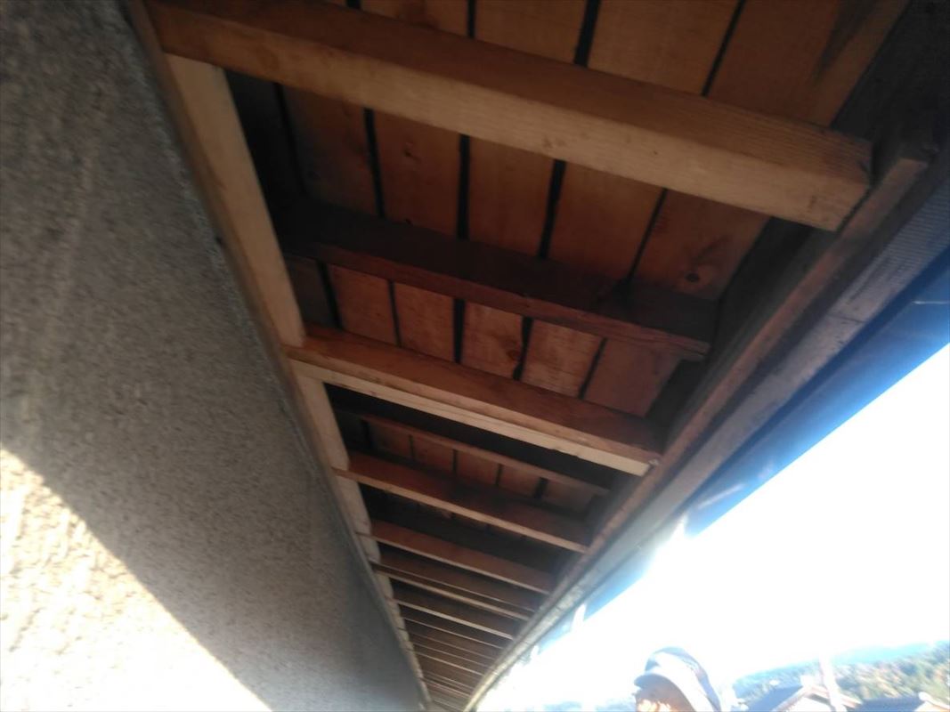 軒天井の貼り替え　屋根の裏の部分の補修
