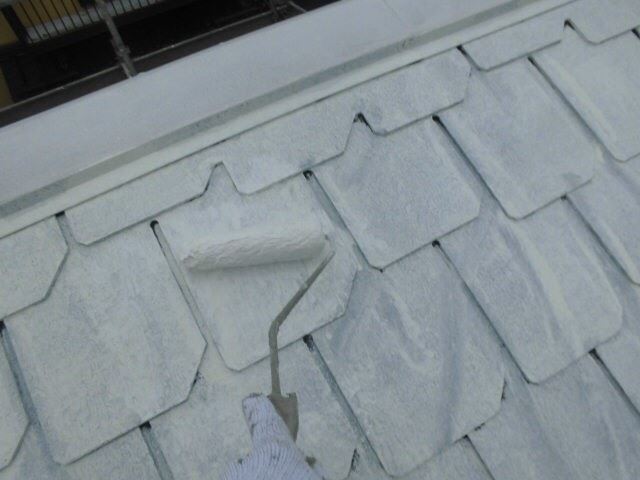 屋根の下塗り２回目です