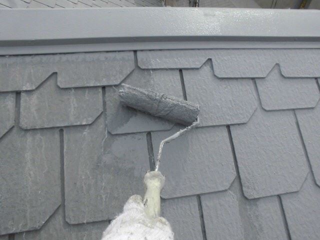 屋根の上塗り塗装です