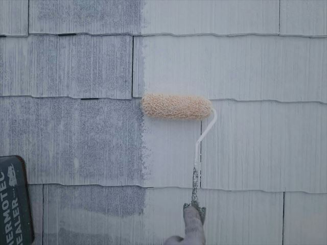 恵那市で屋根下塗り塗装、タスペーサー取付です