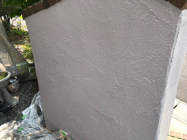 ブロック塀の上塗り塗装です