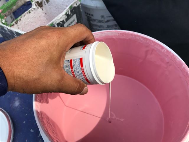 恵那市で外壁塗装防カビ剤投入