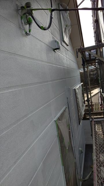 中津川市中津川で屋根外壁塗装外壁下塗り１回目完了
