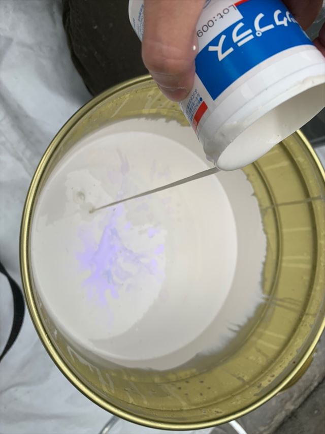 上塗り塗料に防カビ剤投入