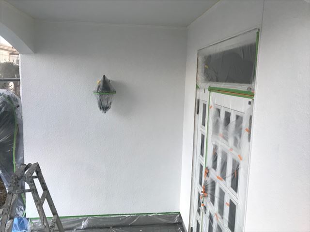 外壁の中塗り塗装、完了です