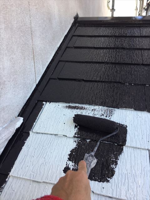 多治見市滝呂町で屋根外壁塗装工事やね中塗り塗装
