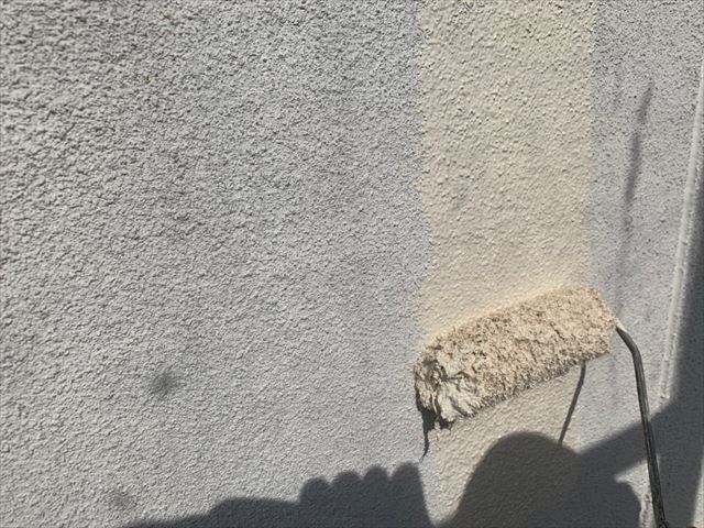 恵那市で外壁塗装　中塗り上塗り