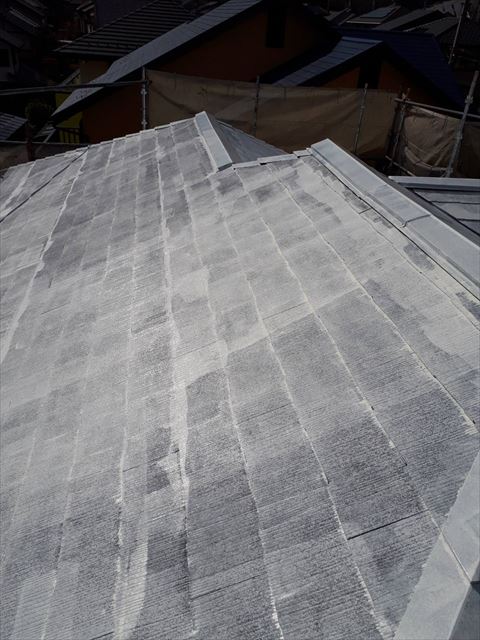屋根の下塗り１回目