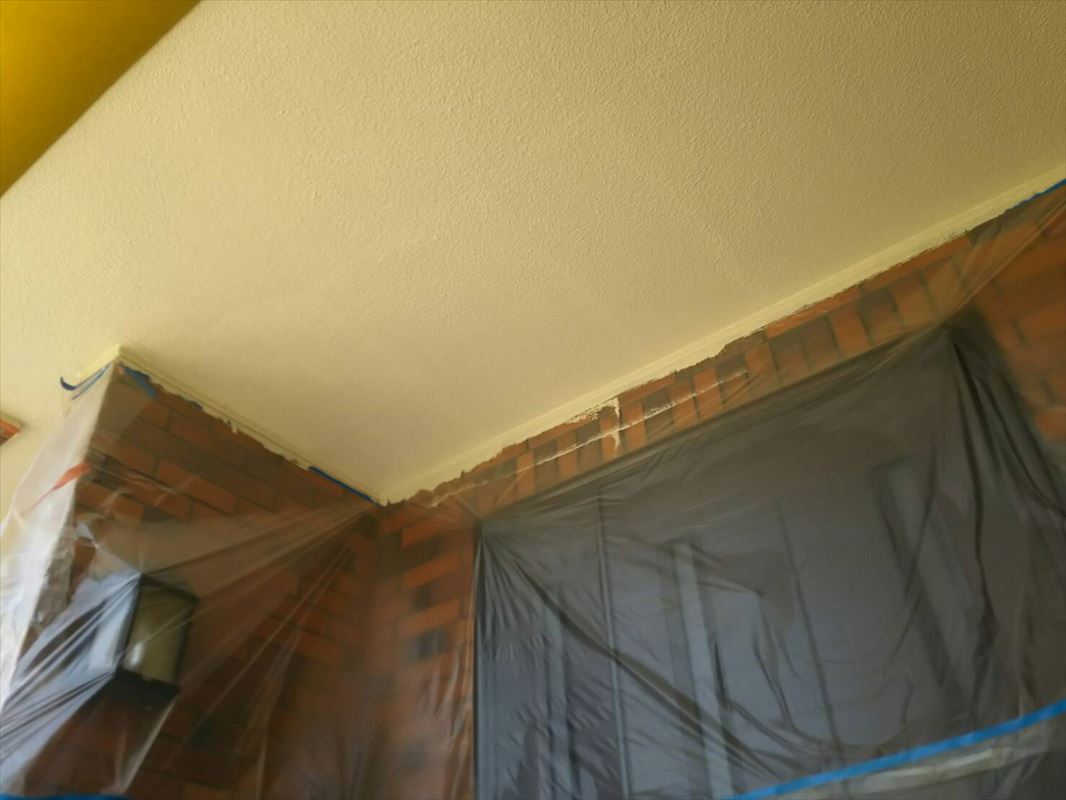 多治見　可児　軒天井の塗装　レンガ作りの家の塗装