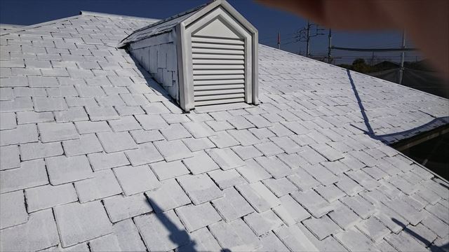 屋根の下塗り塗装、完了です