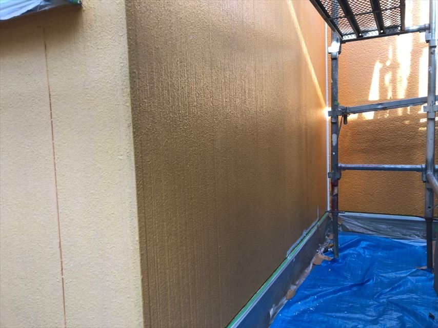 外壁の下塗り１回目完了です