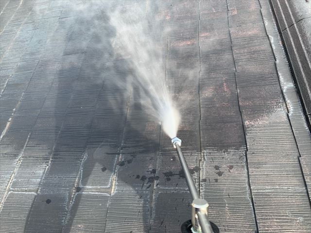 屋根のバイオ洗浄と高圧水洗浄