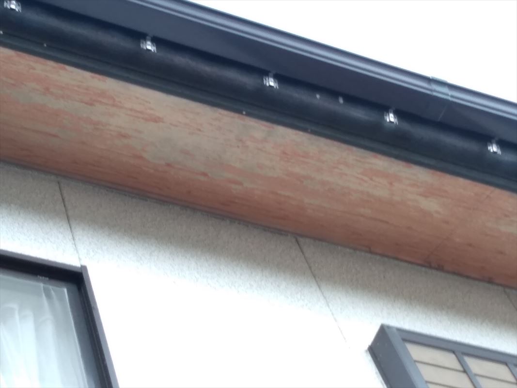 軒天井の貼り替え補修　塗装　木目の板の補修