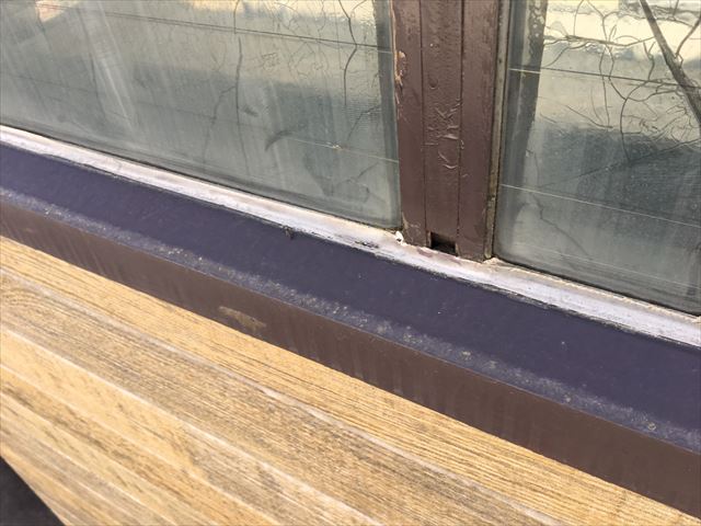 窓下のゴムパッキンの劣化