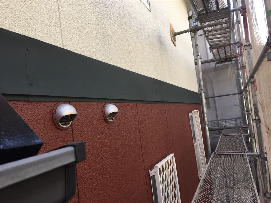 春日井市　外壁塗装　帯の板金加工　木部に板金打ち付け