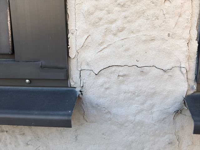 外壁面の塗膜の亀裂