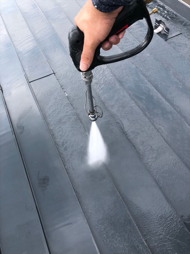 屋根の洗浄です
