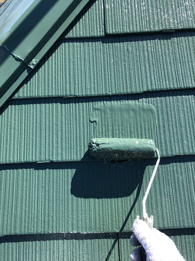 屋根の上塗り塗装です