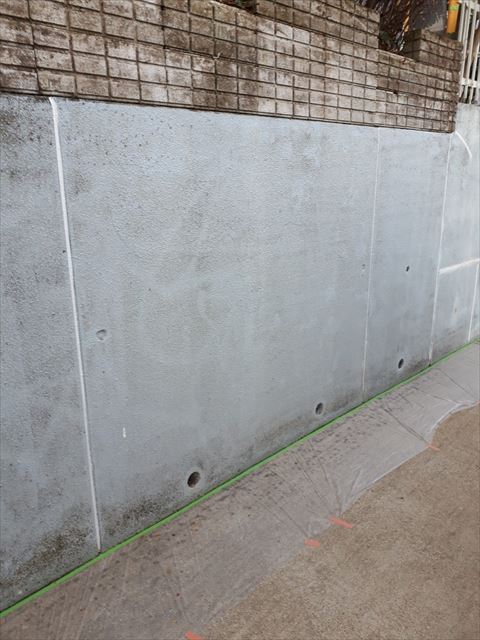 ブロック塀の下塗り塗装です