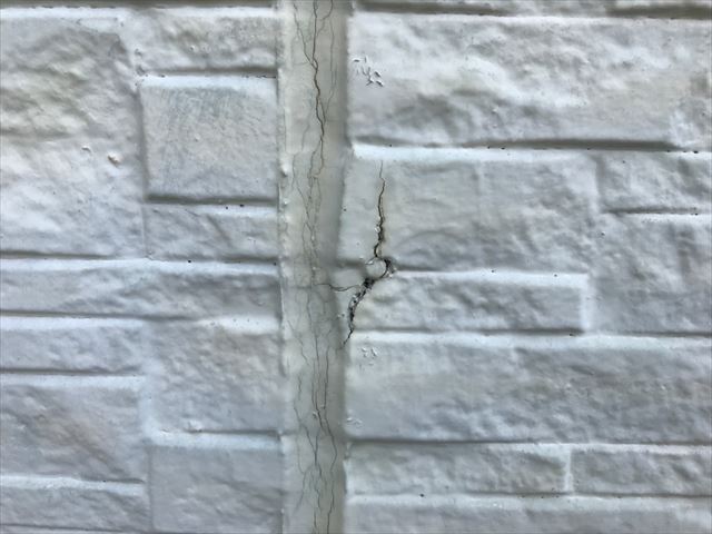 サイディング外壁のひび割れ